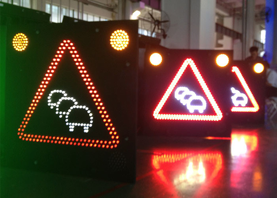 На открытом воздухе электропитание дорожных знаков 12V 24V 220V яркости P20 VMS